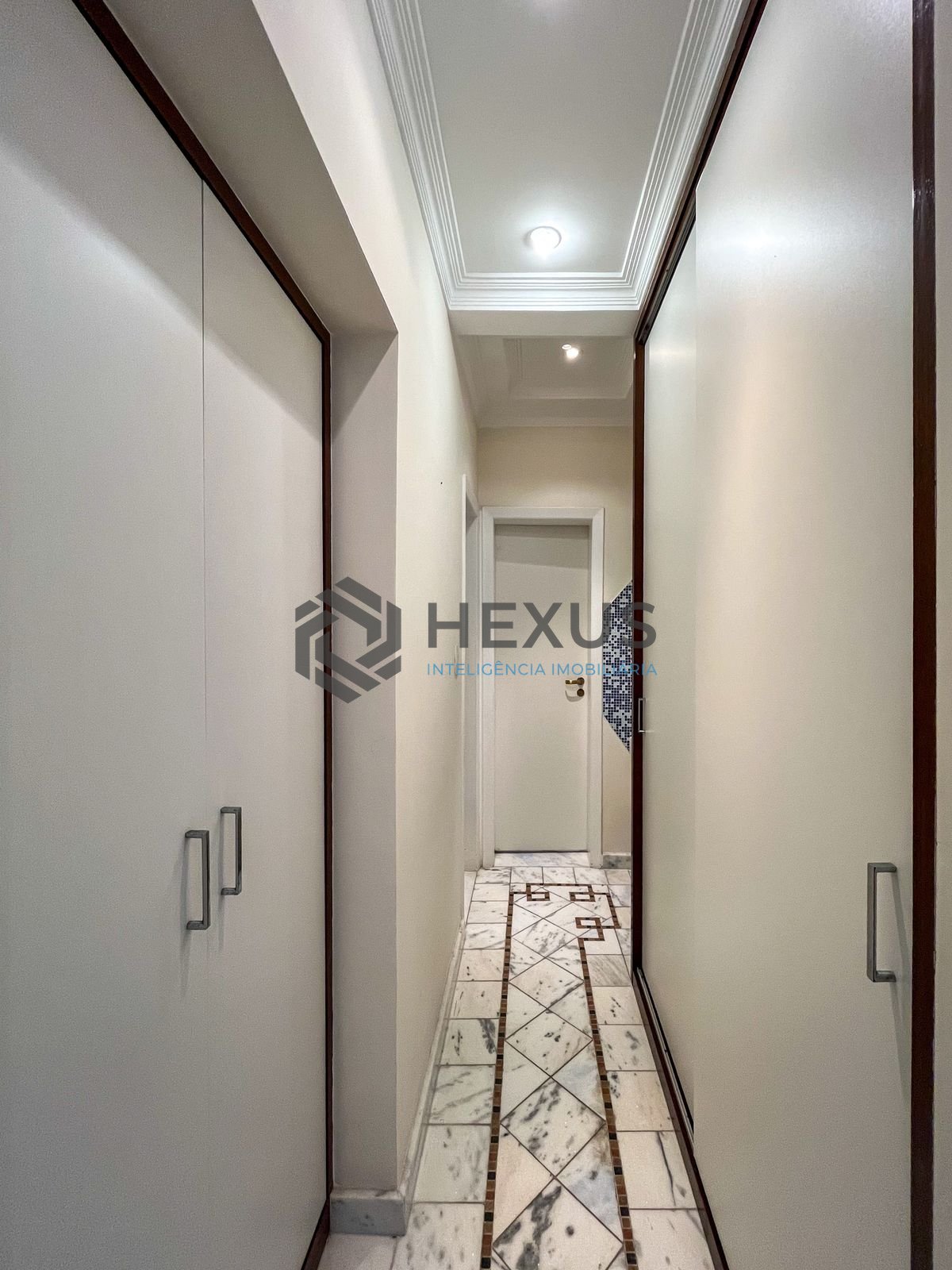 Foto 40 de Apartamento com varanda vista mar e lazer na região do Região dos Hotéis na Enseada, Guarujá