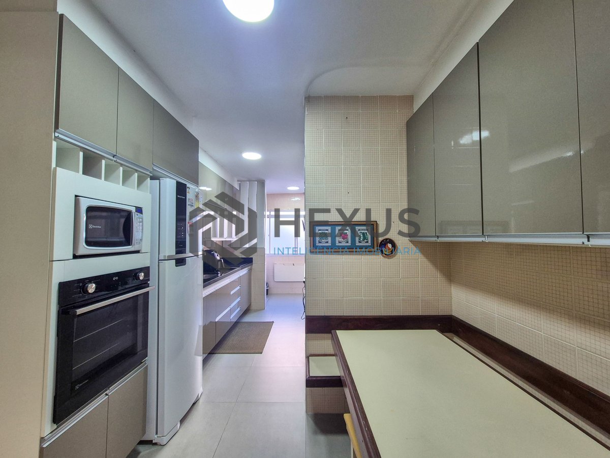 Foto 22 de Apartamento com varanda e lazer nas Pitangueiras, Guarujá
