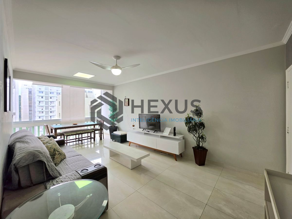Foto 4 de Apartamento reformado com varanda vista mar a 1 quadra da praia nas Pitangueiras, Guarujá