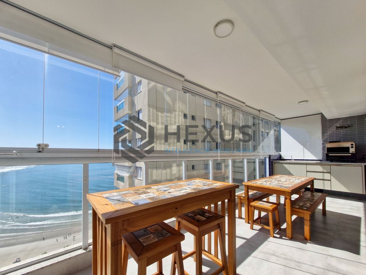 Foto 2 de Apartamento com varanda gourmet vista mar e lazer na beira mar no Jardim Astúrias, Guarujá
