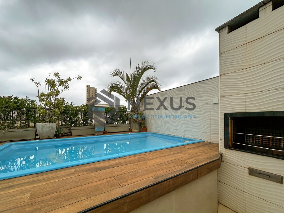 Foto 2 de Apartamento com varanda a 300m da praia na Enseada, Guarujá