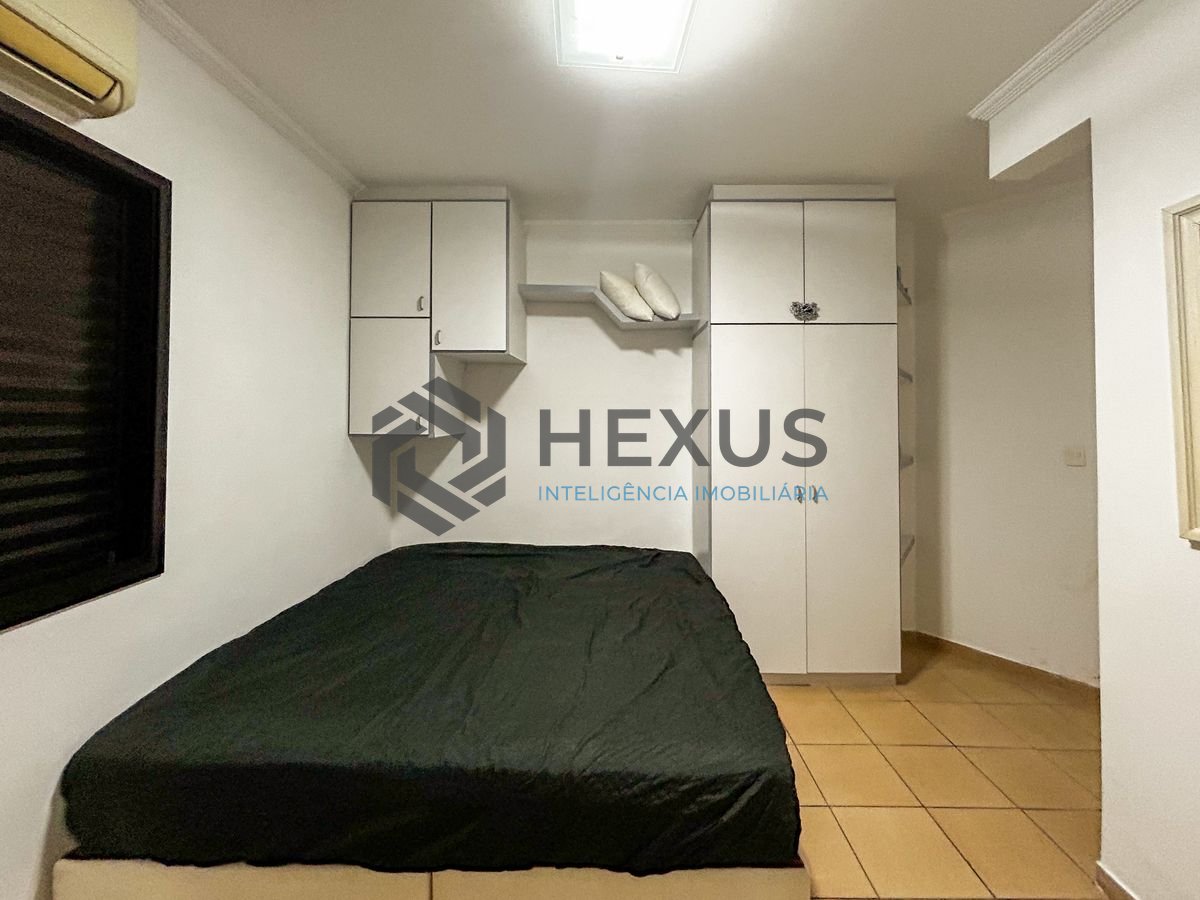 Foto 16 de Apartamento com varanda a 300m da praia na Enseada, Guarujá