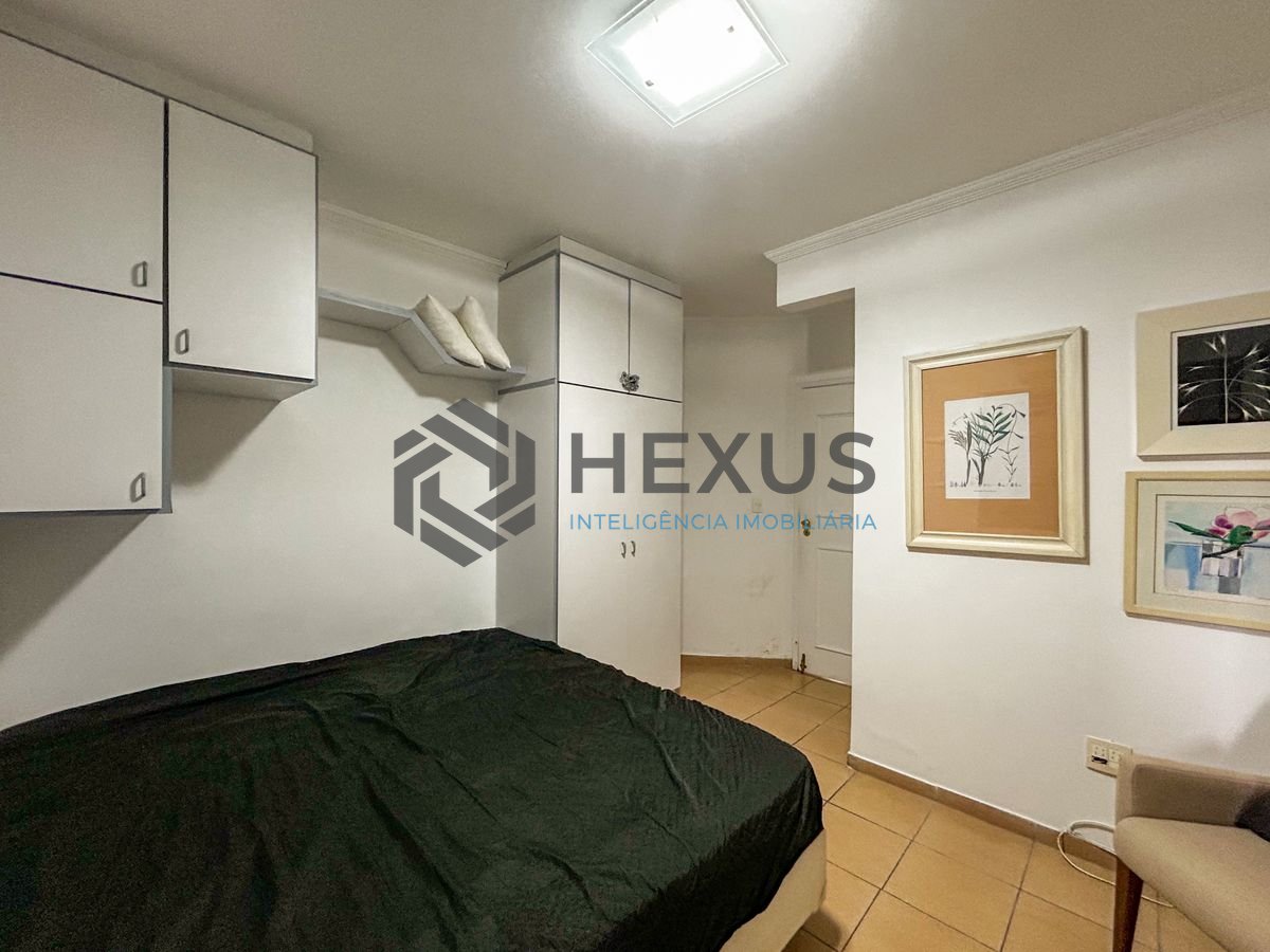 Foto 17 de Apartamento com varanda a 300m da praia na Enseada, Guarujá