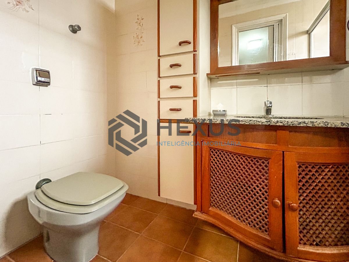 Foto 19 de Apartamento com varanda a 300m da praia na Enseada, Guarujá