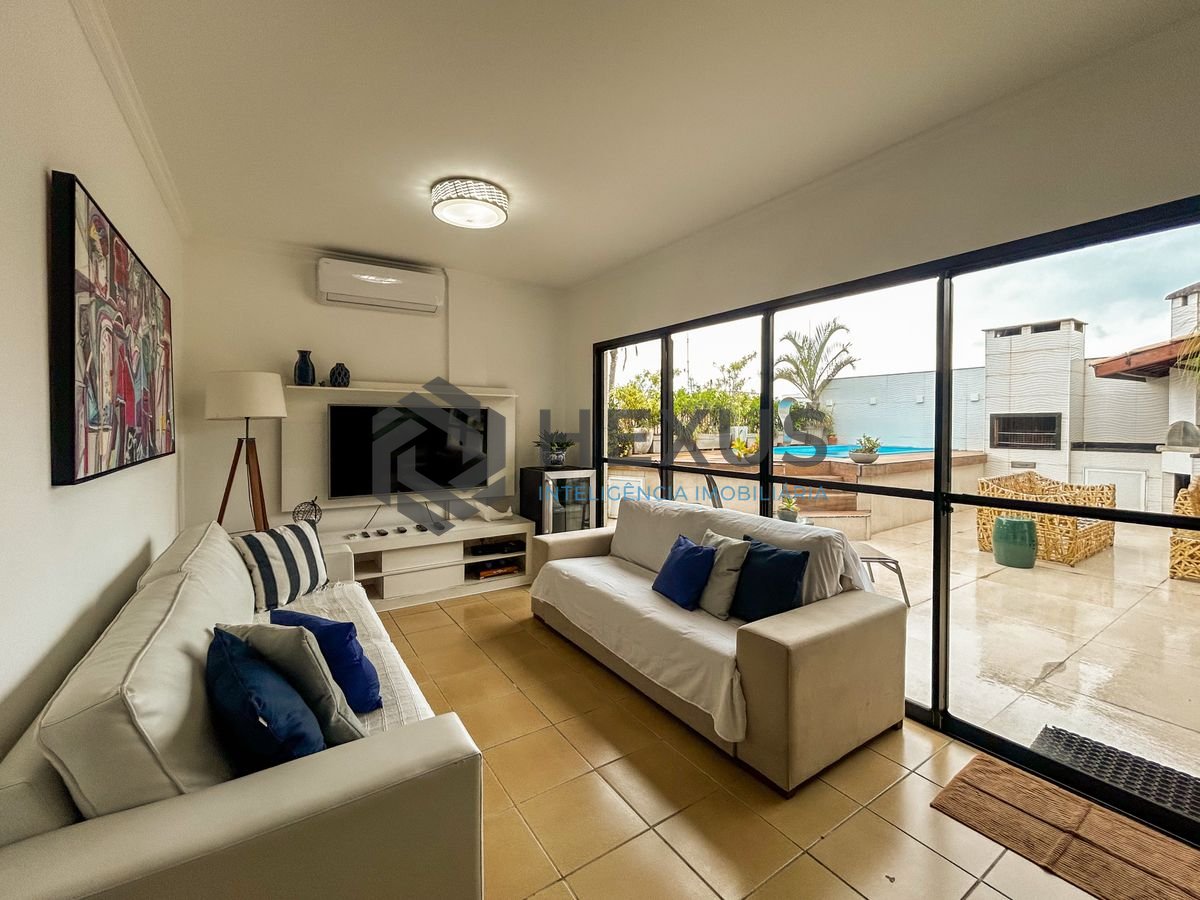 Foto 4 de Apartamento com varanda a 300m da praia na Enseada, Guarujá