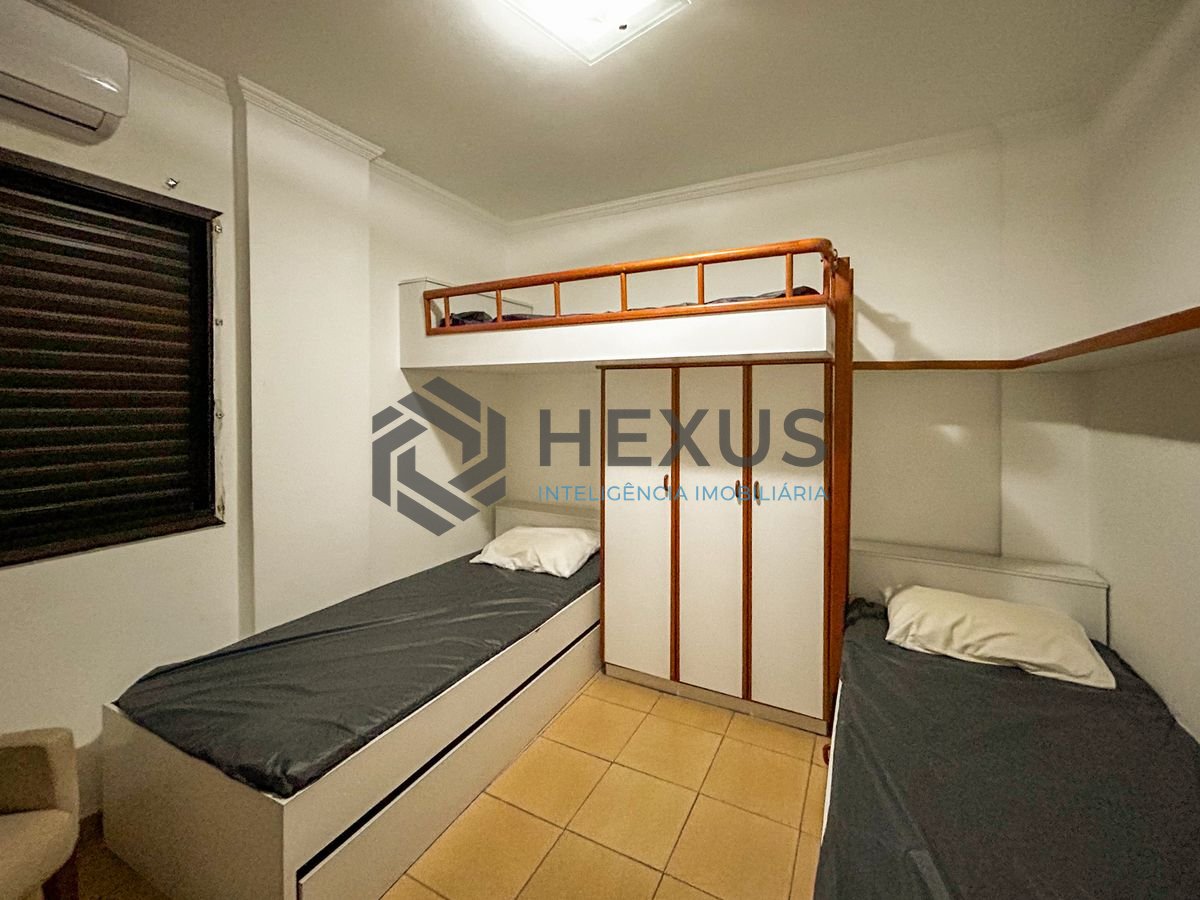 Foto 26 de Apartamento com varanda a 300m da praia na Enseada, Guarujá