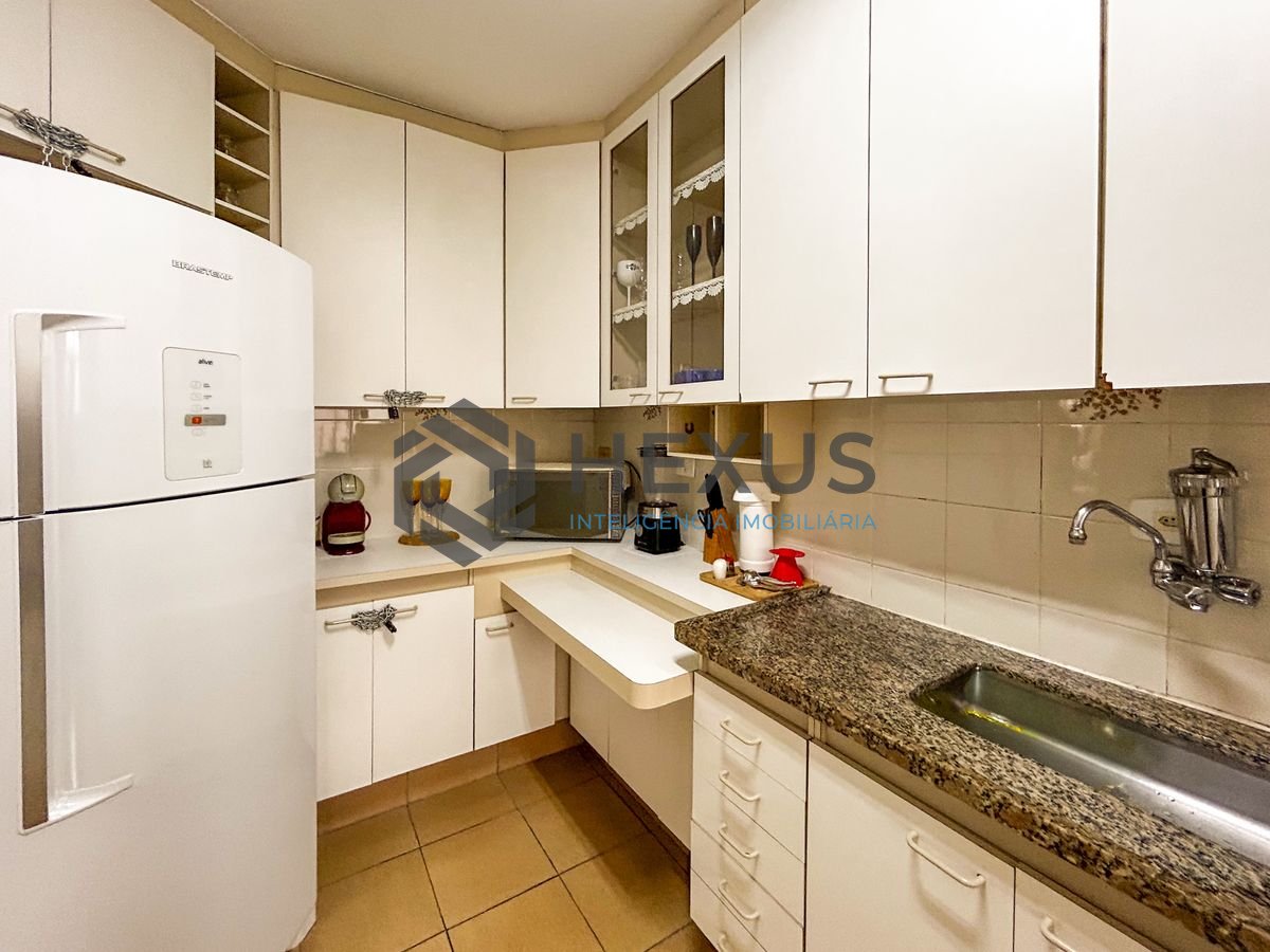 Foto 29 de Apartamento com varanda a 300m da praia na Enseada, Guarujá