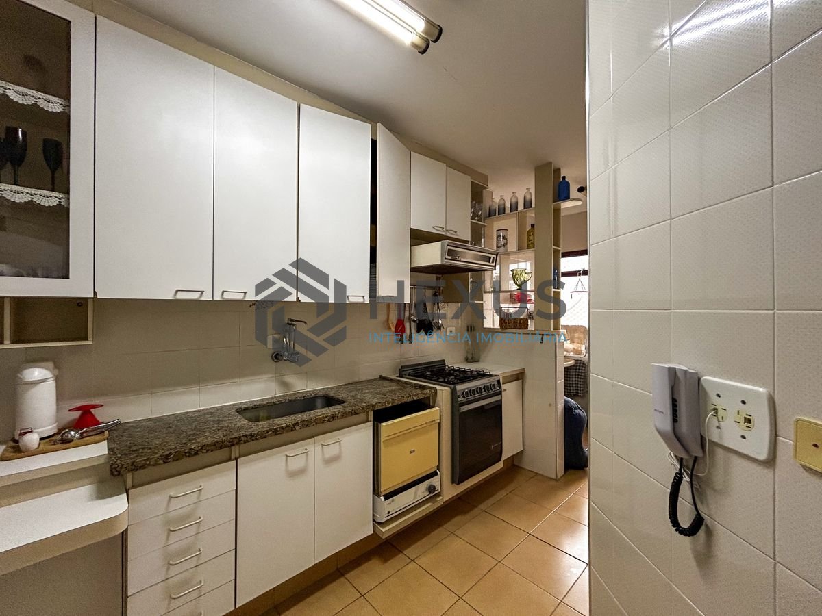 Foto 30 de Apartamento com varanda a 300m da praia na Enseada, Guarujá