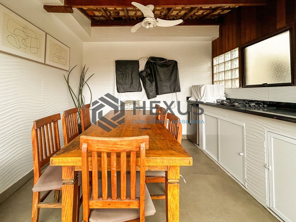 Foto 8 de Apartamento com varanda a 300m da praia na Enseada, Guarujá