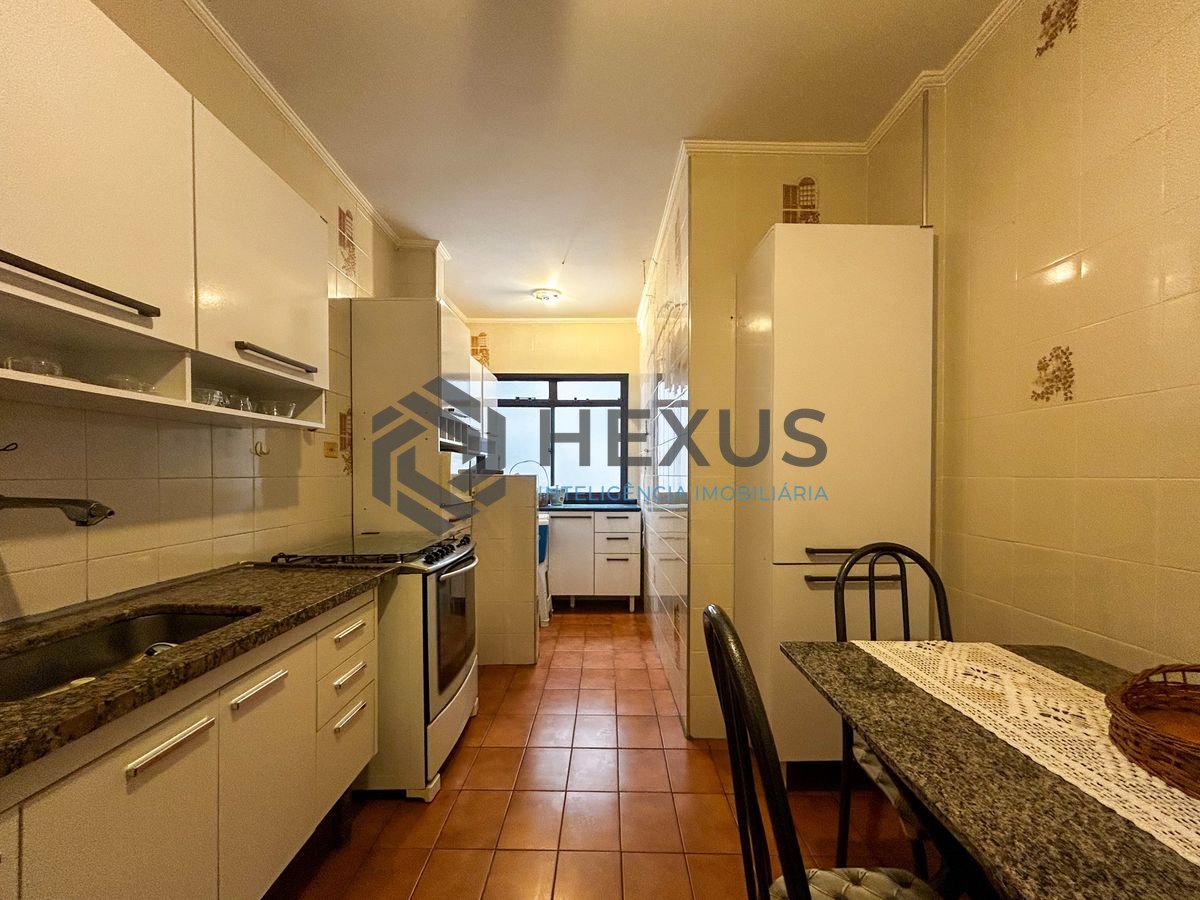 Foto 16 de Apartamento com varanda a 300m da praia na Enseada, Guarujá