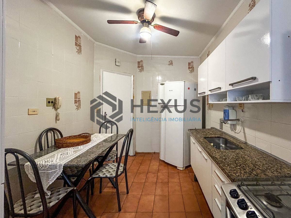Foto 17 de Apartamento com varanda a 300m da praia na Enseada, Guarujá
