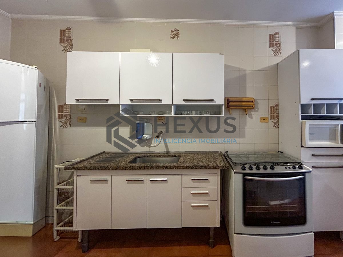 Foto 18 de Apartamento com varanda a 300m da praia na Enseada, Guarujá