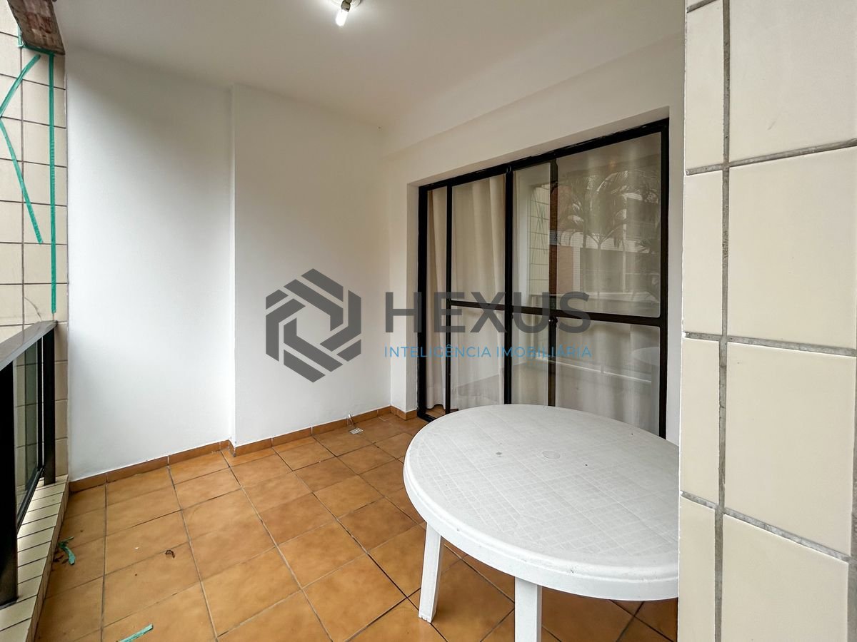 Foto 4 de Apartamento com varanda a 300m da praia na Enseada, Guarujá