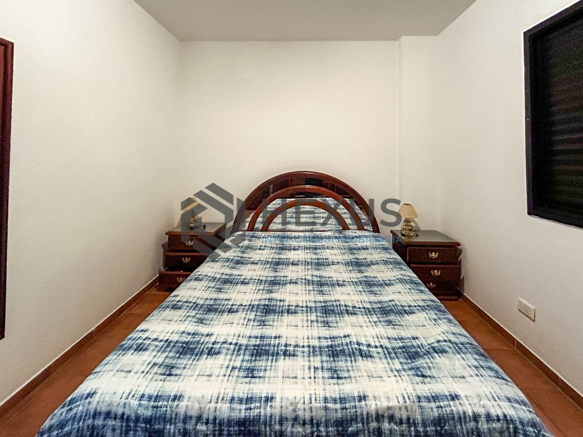 Foto 8 de Apartamento com varanda a 300m da praia na Enseada, Guarujá