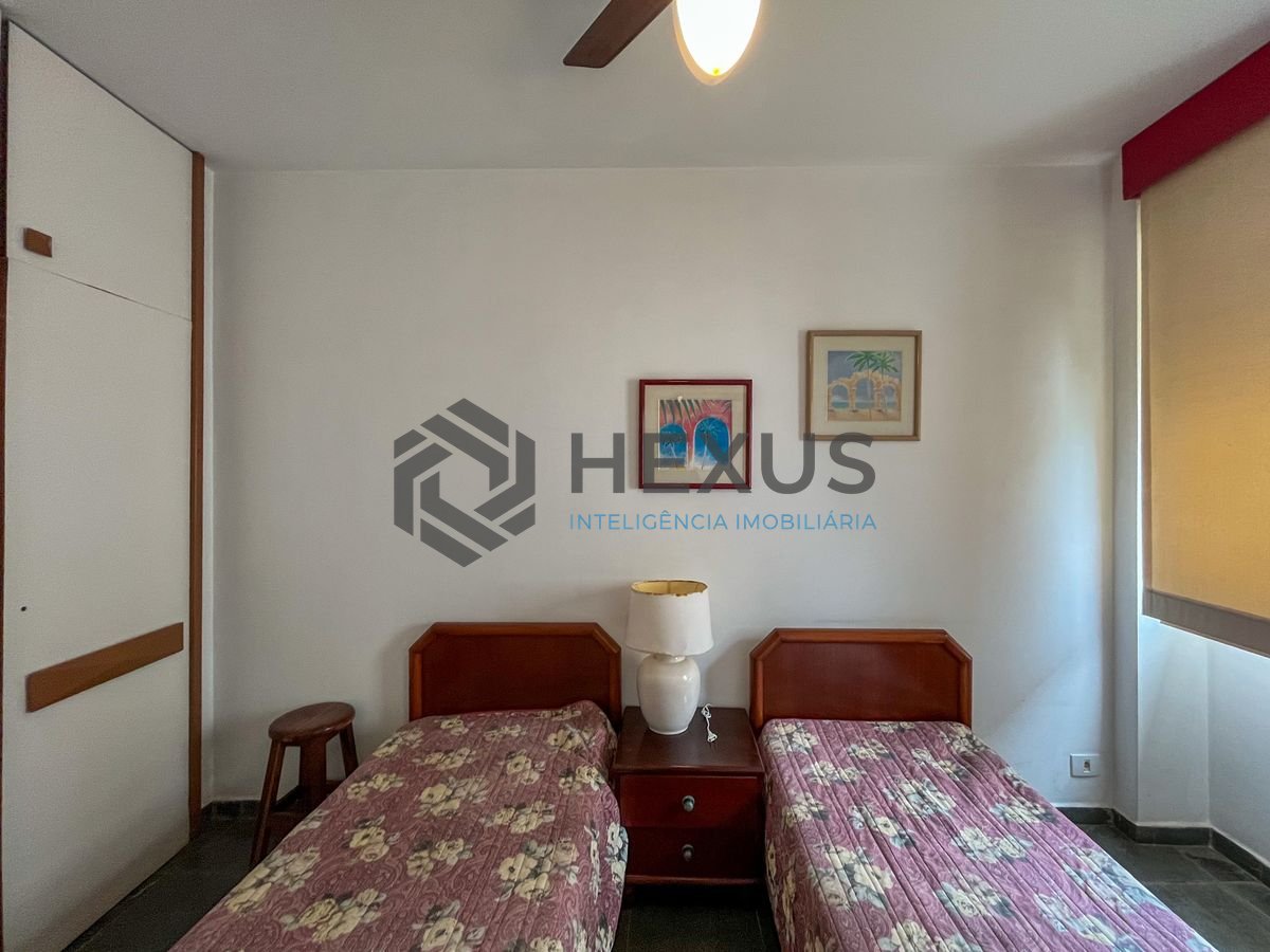 Foto 19 de Apartamento com varanda vista mar na beira mar da praia nas Pitangueiras, Guarujá
