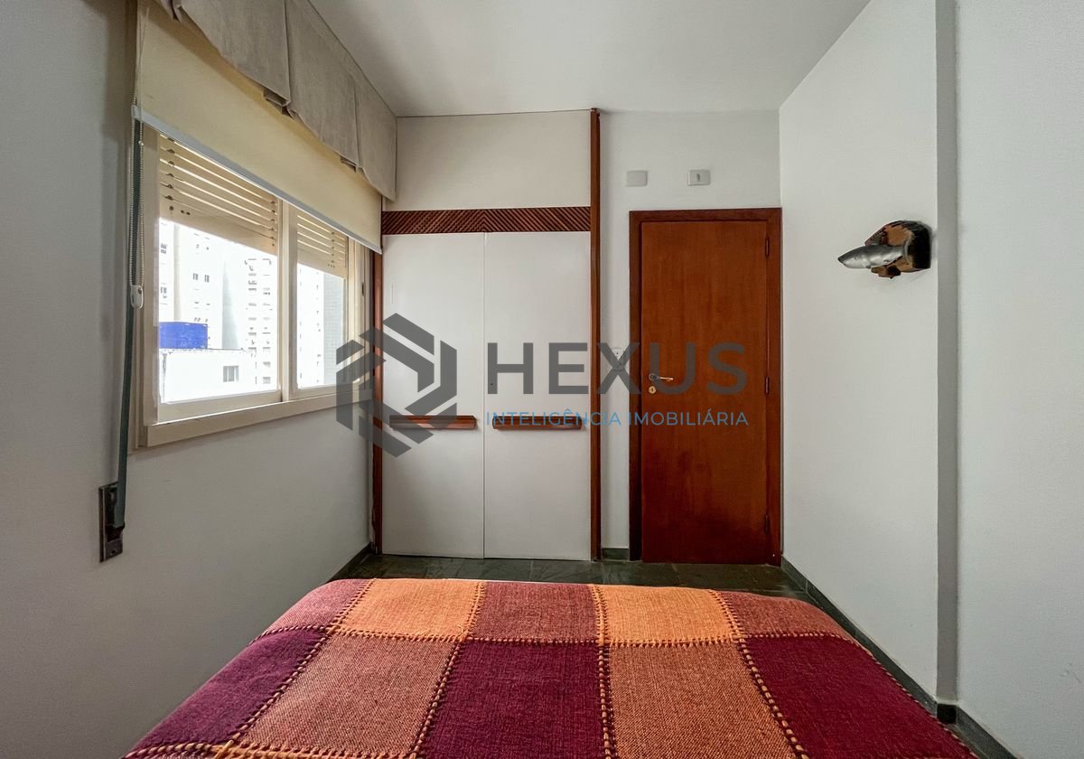 Foto 25 de Apartamento com varanda vista mar na beira mar da praia nas Pitangueiras, Guarujá