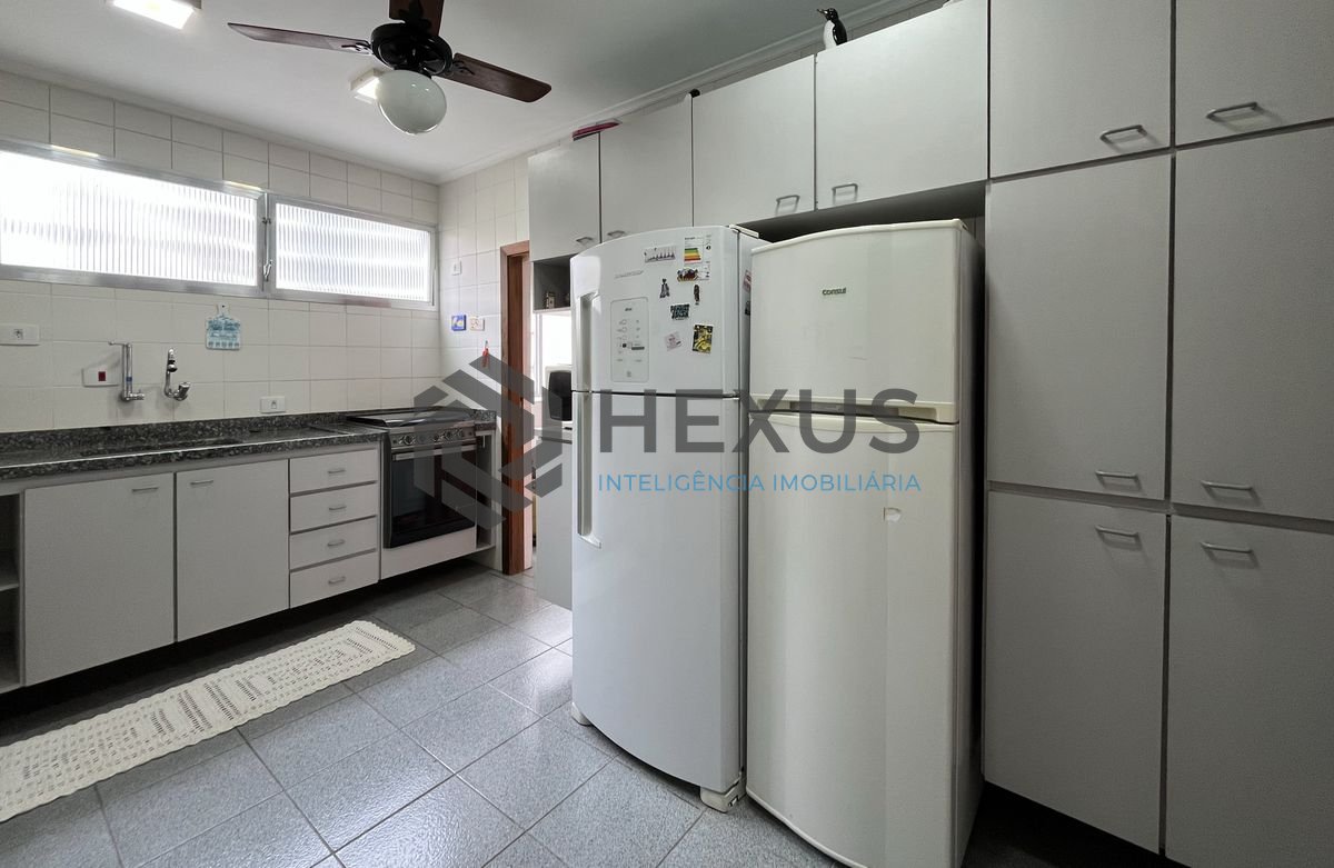 Foto 28 de Apartamento com varanda vista mar na beira mar da praia nas Pitangueiras, Guarujá