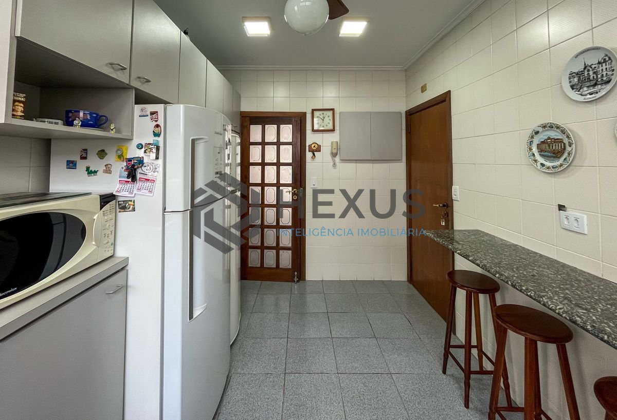Foto 30 de Apartamento com varanda vista mar na beira mar da praia nas Pitangueiras, Guarujá