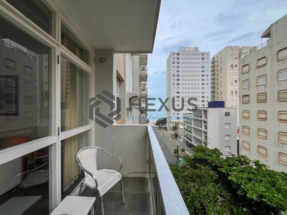 Foto 11 de Apartamento com varanda vista mar na beira mar da praia nas Pitangueiras, Guarujá