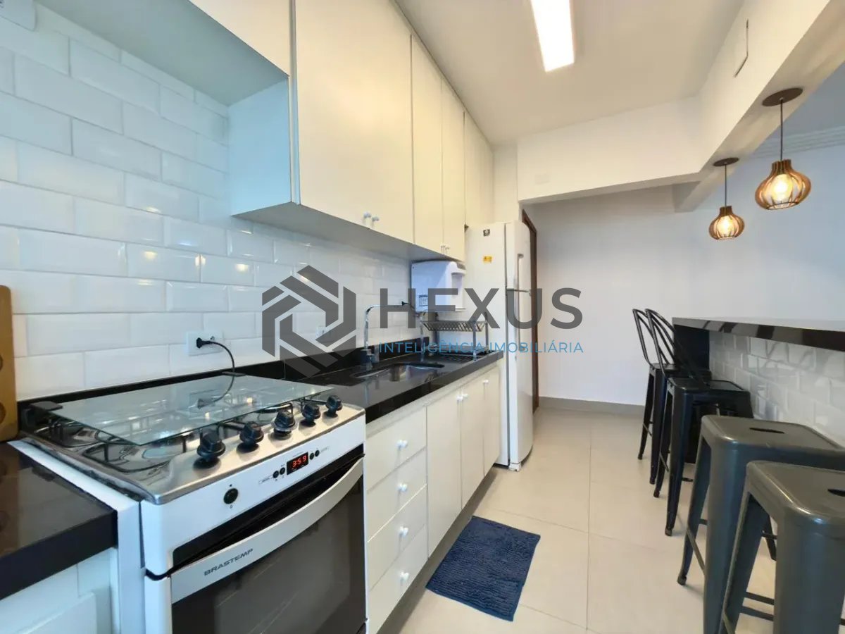 Foto 13 de Apartamento reformado com varanda vista mar e lazer a 300m da praia na Enseada, Guarujá