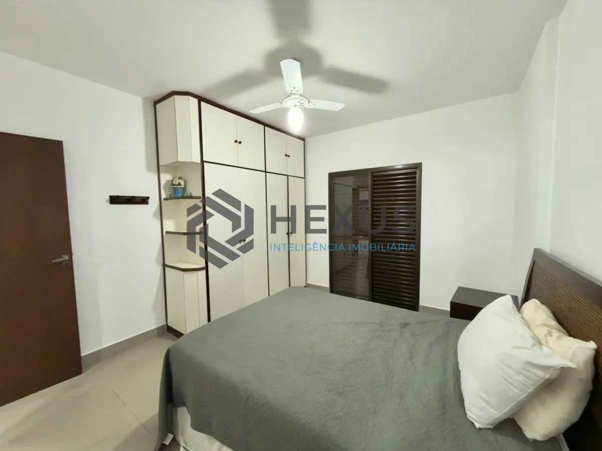 Foto 16 de Apartamento reformado com varanda vista mar e lazer a 300m da praia na Enseada, Guarujá