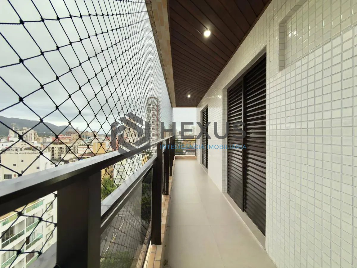 Foto 17 de Apartamento reformado com varanda vista mar e lazer a 300m da praia na Enseada, Guarujá
