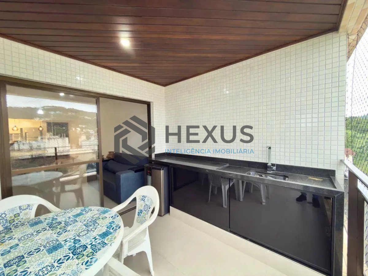 Foto 3 de Apartamento reformado com varanda vista mar e lazer a 300m da praia na Enseada, Guarujá