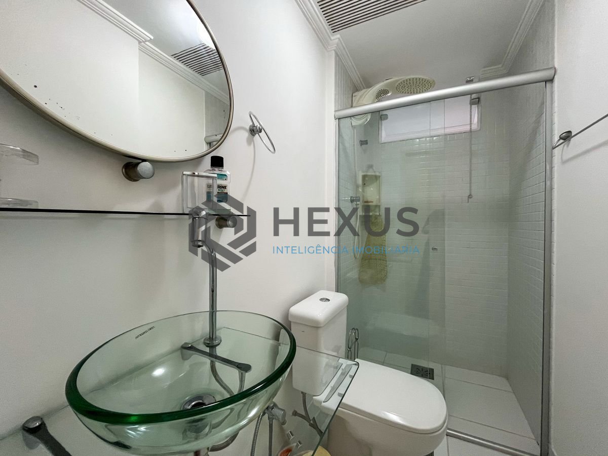 Foto 15 de Apartamento com varanda vista mar na beira mar nas Pitangueiras, Guarujá