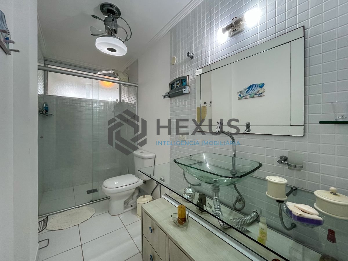 Foto 16 de Apartamento com varanda vista mar na beira mar nas Pitangueiras, Guarujá