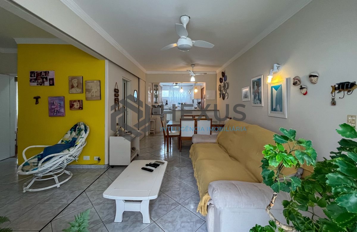 Foto 4 de Apartamento com varanda vista mar na beira mar nas Pitangueiras, Guarujá
