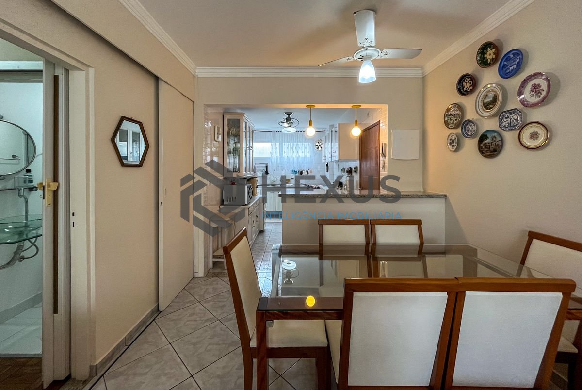 Foto 8 de Apartamento com varanda vista mar na beira mar nas Pitangueiras, Guarujá