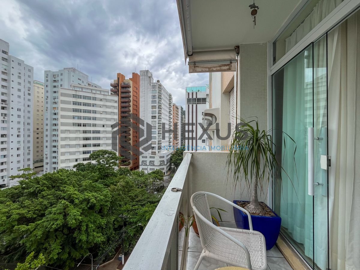 Foto 11 de Apartamento com varanda vista mar na beira mar nas Pitangueiras, Guarujá