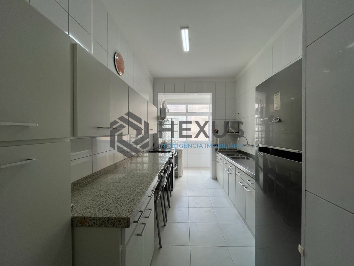 Foto 34 de Apartamento reformado frente mar com varanda vista mar nas Pitangueiras, Guarujá