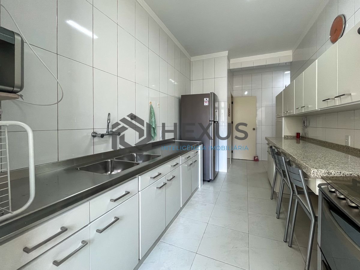 Foto 36 de Apartamento reformado frente mar com varanda vista mar nas Pitangueiras, Guarujá