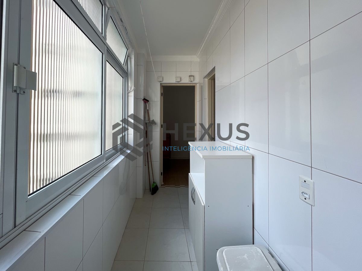 Foto 38 de Apartamento reformado frente mar com varanda vista mar nas Pitangueiras, Guarujá