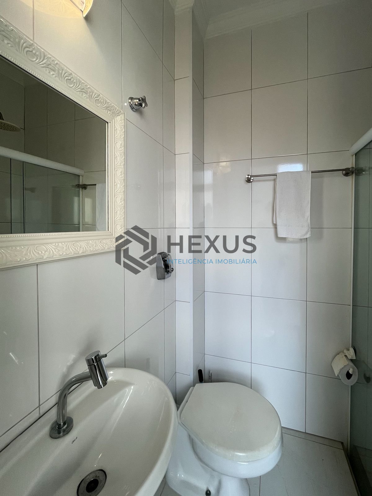 Foto 42 de Apartamento reformado frente mar com varanda vista mar nas Pitangueiras, Guarujá