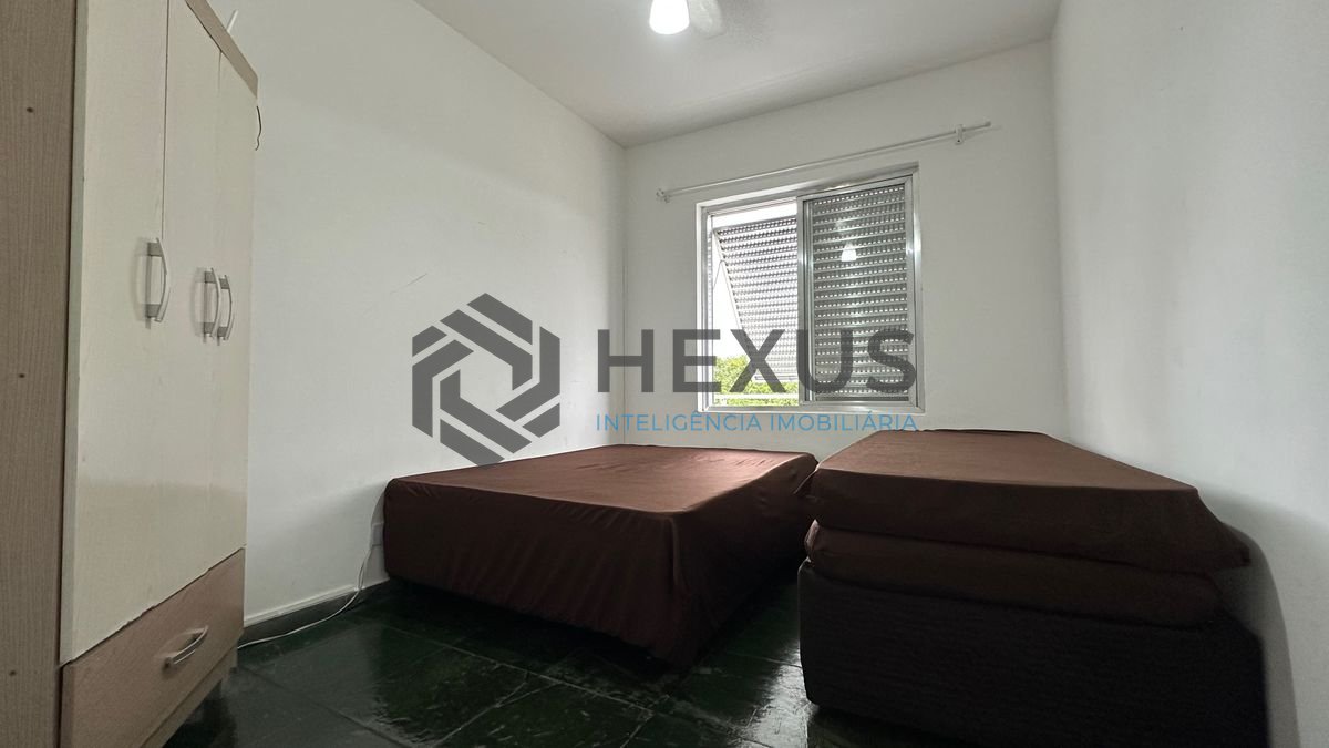 Foto 13 de Apartamento com varanda a 850m da praia na região do Tortugas na Enseada, Guarujá