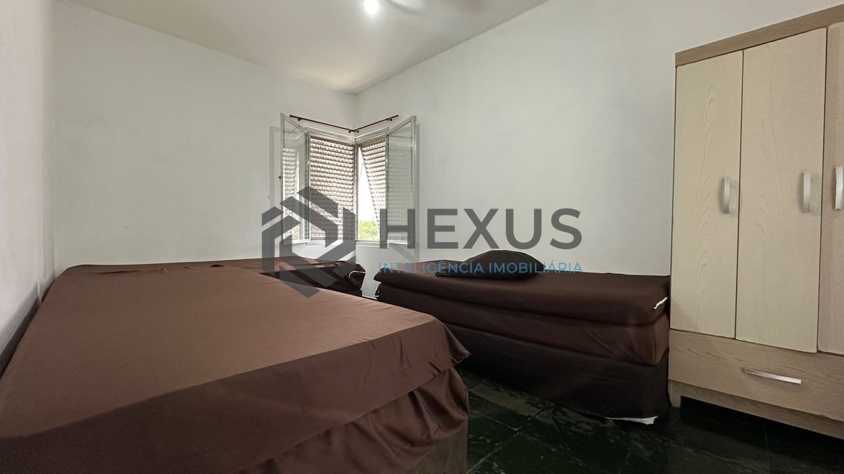 Foto 16 de Apartamento com varanda a 850m da praia na região do Tortugas na Enseada, Guarujá