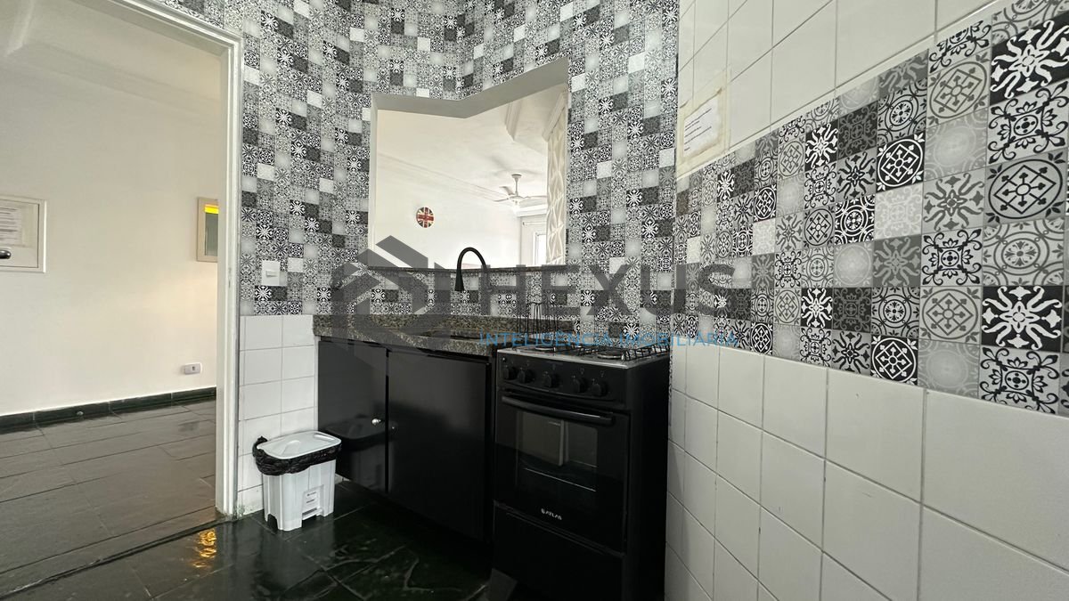 Foto 8 de Apartamento com varanda a 850m da praia na região do Tortugas na Enseada, Guarujá