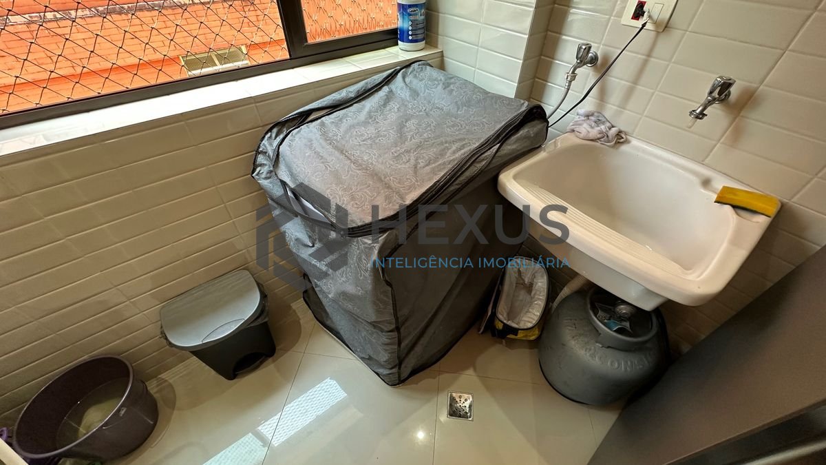 Foto 5 de Apartamento reformado e lazer a 600m da praia na região da Brunella na Enseada, Guarujá