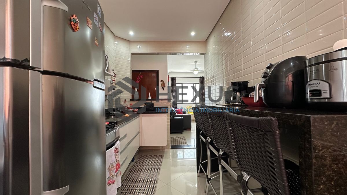 Foto 6 de Apartamento reformado e lazer a 600m da praia na região da Brunella na Enseada, Guarujá
