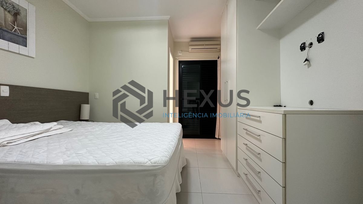 Foto 12 de Apartamento reformado e lazer a 300m da praia na região da Brunella na Enseada, Guarujá