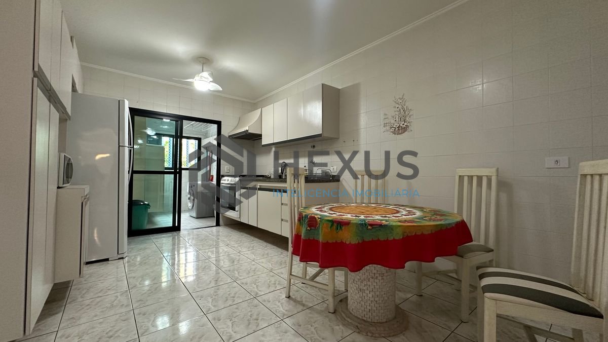 Foto 5 de Apartamento reformado e lazer a 300m da praia na região da Brunella na Enseada, Guarujá