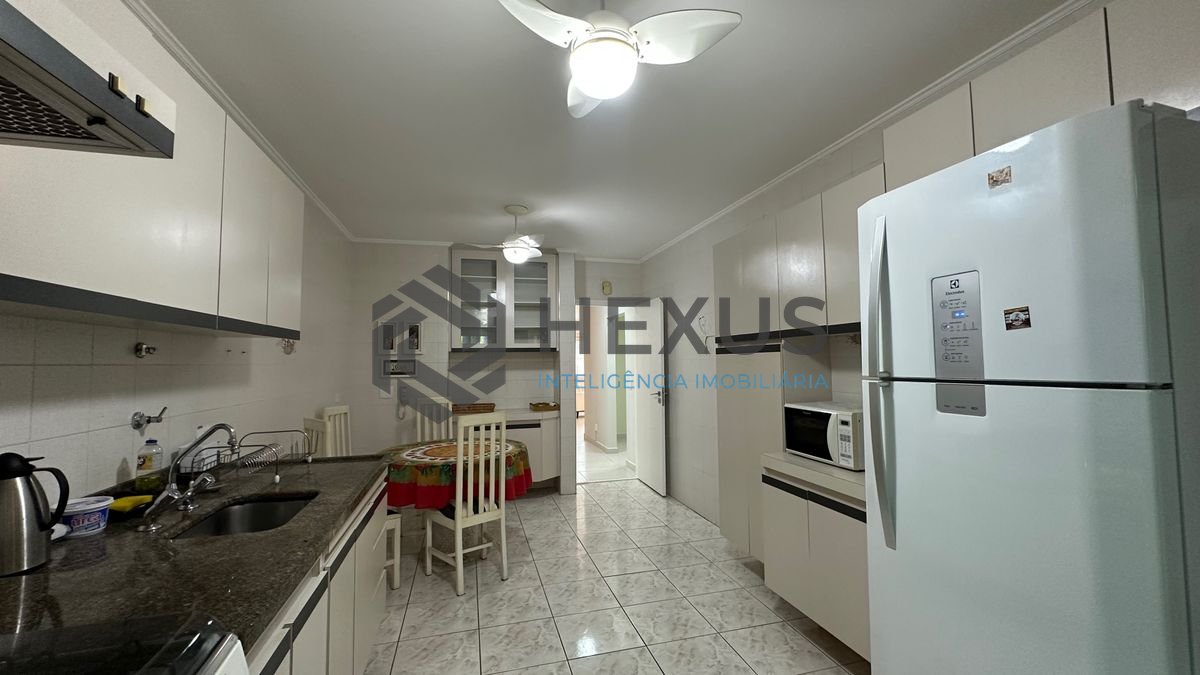 Foto 7 de Apartamento reformado e lazer a 300m da praia na região da Brunella na Enseada, Guarujá