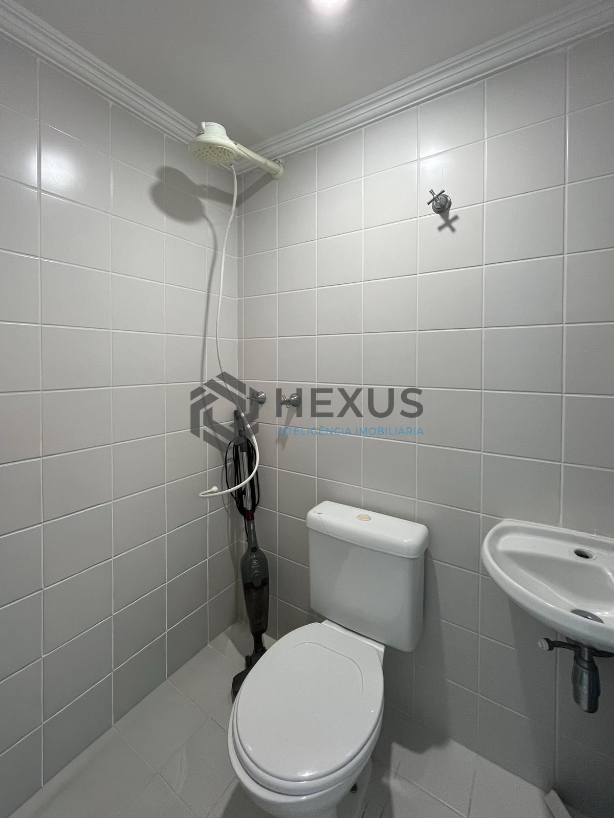 Foto 36 de Apartamento reformado com varanda e lazer na região do Jardim Las Palmas no Jardim Astúrias, Guarujá