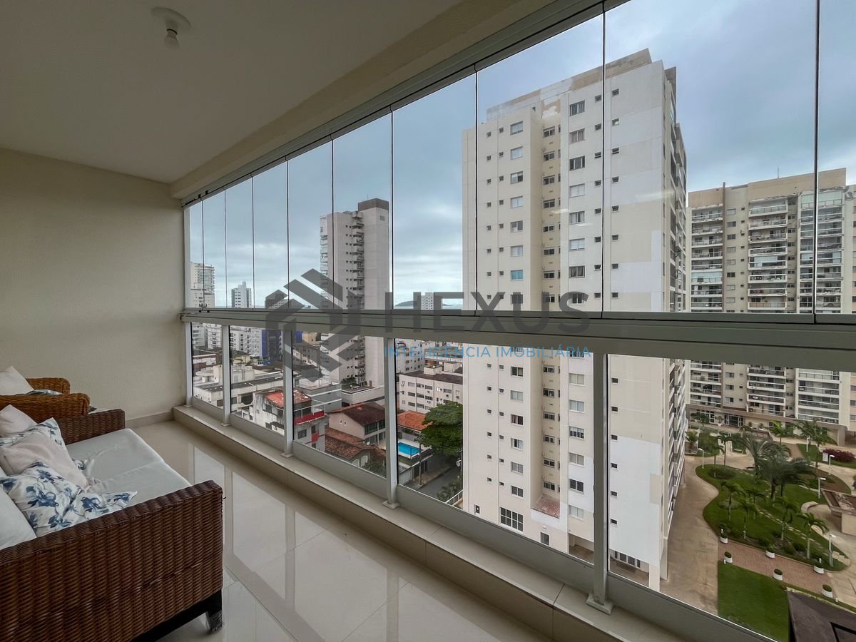 Foto 11 de Apartamento reformado com varanda e lazer na região do Jardim Las Palmas no Jardim Astúrias, Guarujá