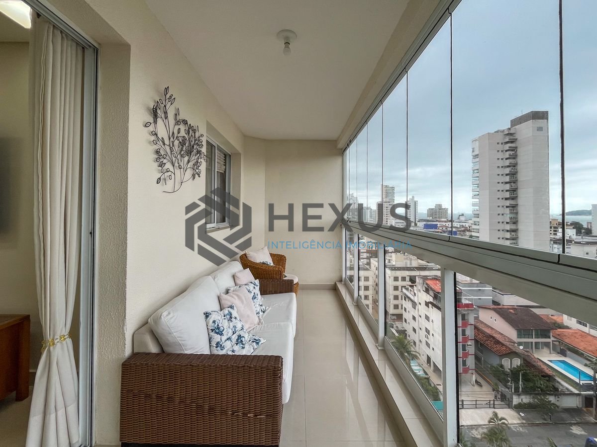 Foto 3 de Apartamento reformado com varanda e lazer na região do Jardim Las Palmas no Jardim Astúrias, Guarujá