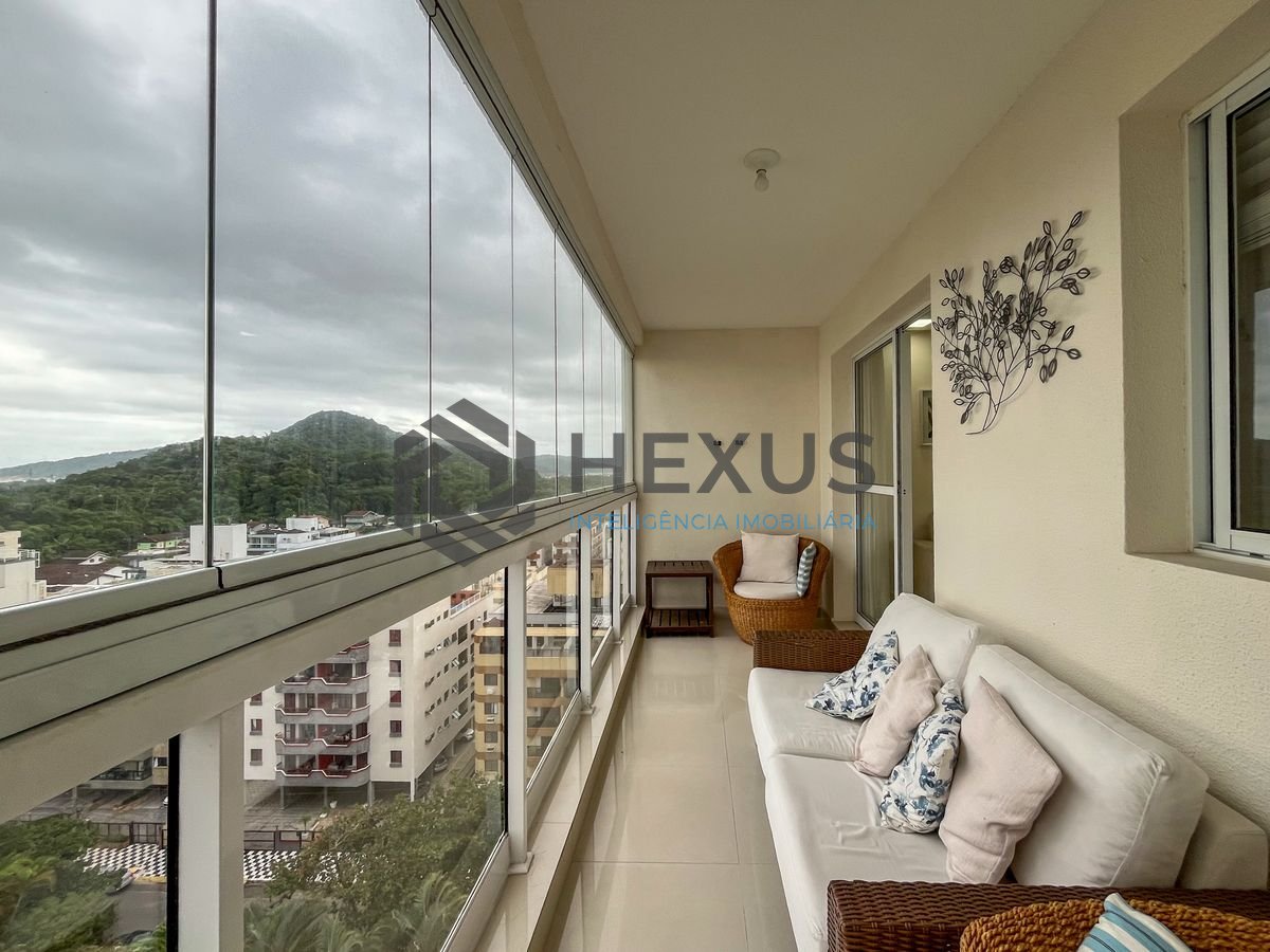 Foto 5 de Apartamento reformado com varanda e lazer na região do Jardim Las Palmas no Jardim Astúrias, Guarujá