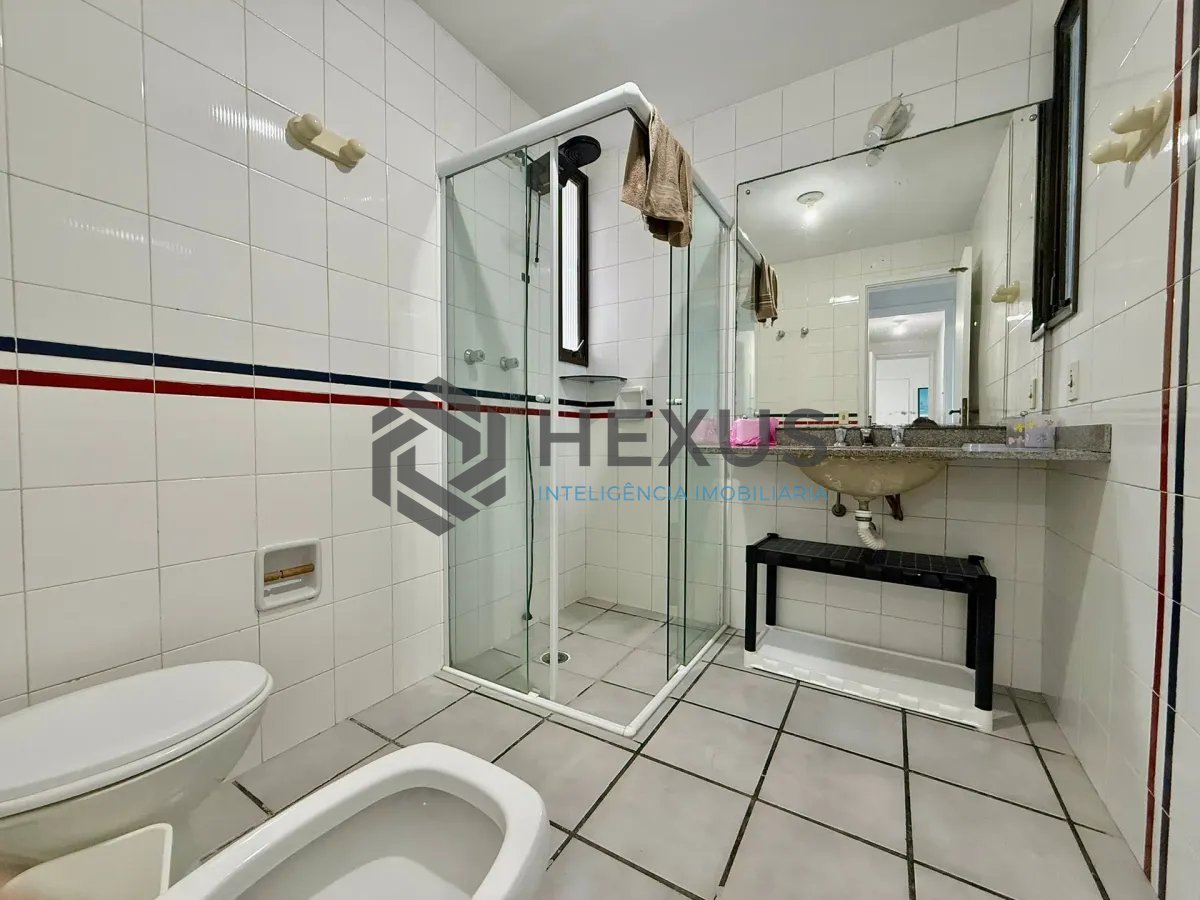 Foto 17 de Apartamento com varanda e lazer na beira mar no Morro Sorocotuba na Enseada, Guarujá