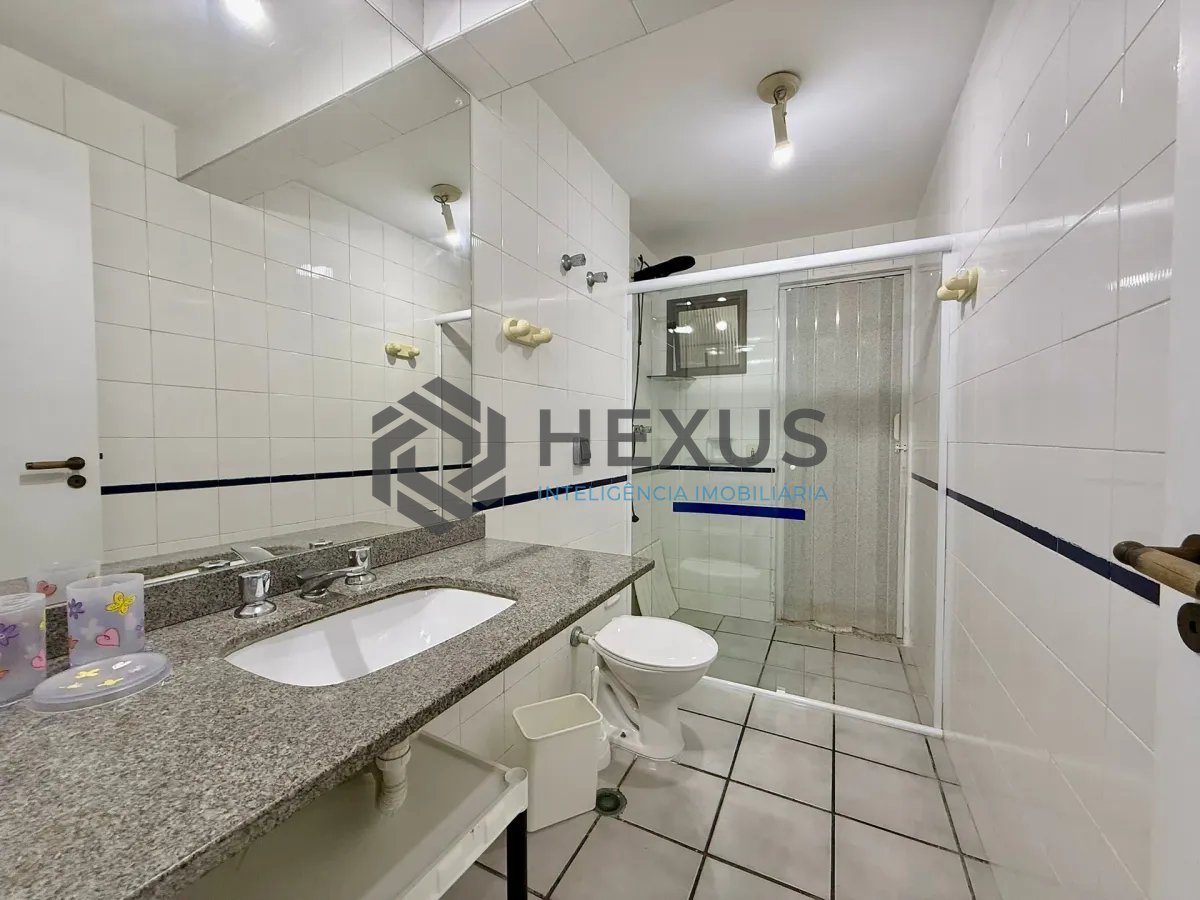 Foto 22 de Apartamento com varanda e lazer na beira mar no Morro Sorocotuba na Enseada, Guarujá